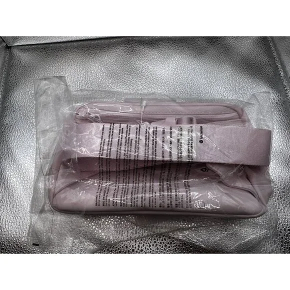 NWT Lululemon Everywhere Belt Bag Large 2L Blissful Pink Sold out on line - Picture 7 of 16